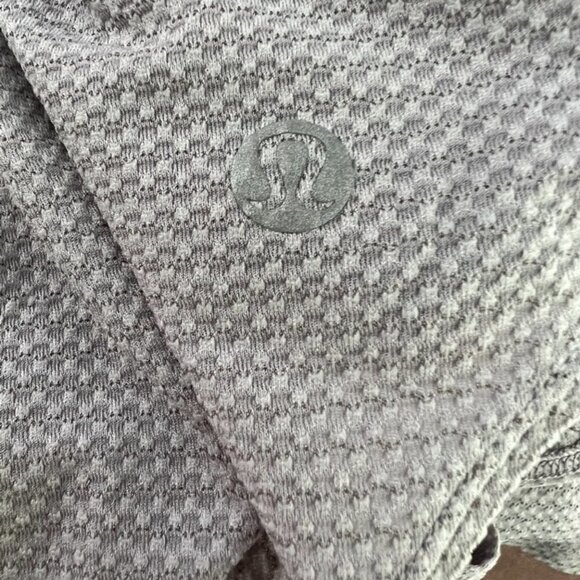 Lululemon light gray open back detail Top Size 4 / KAGRO - Picture 3 of 3